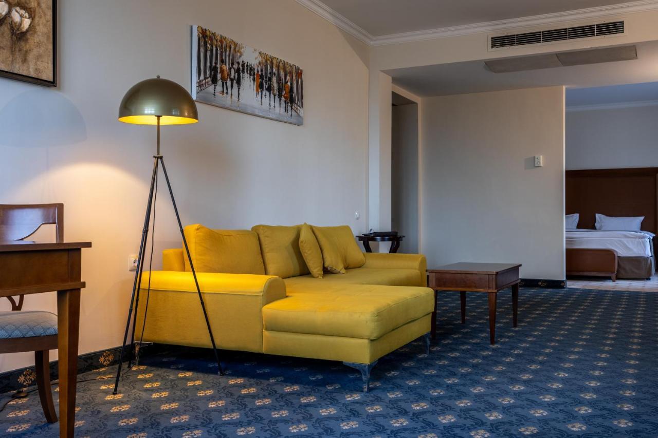 グランド ホテル アンド スパ プリモレッツ ブルガス エクステリア 写真 A suite at the hotel